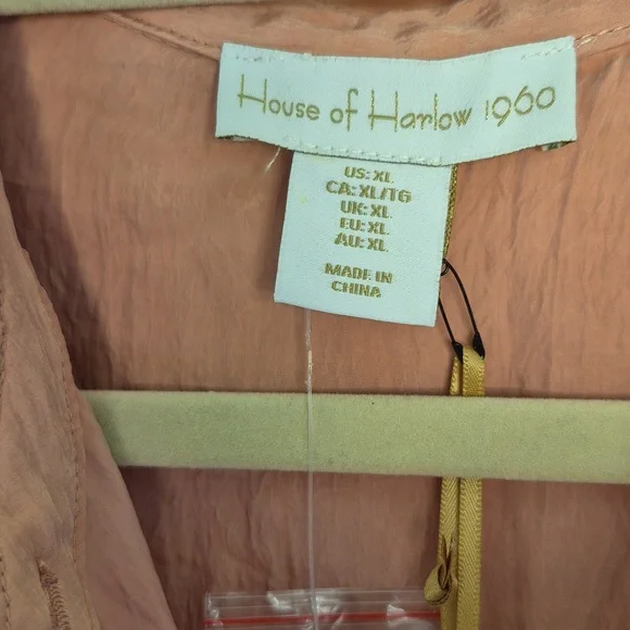 Beautiful peach XL blouse with a very light shimmer of the fabric. XL - Picture 3 of 4